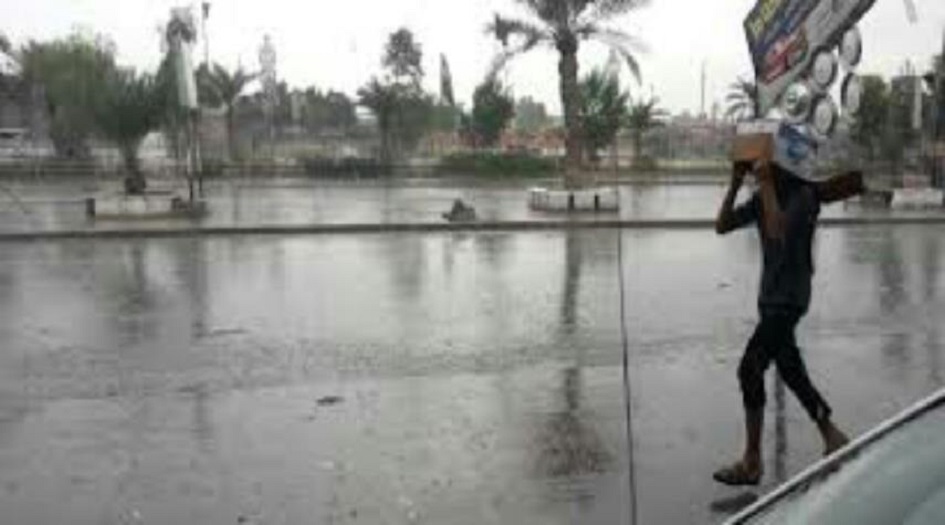 بالخرائط...متنبئ جوي ينشر خارطة الأمطار المتوقعة ودرجات الحرارة في العراق 