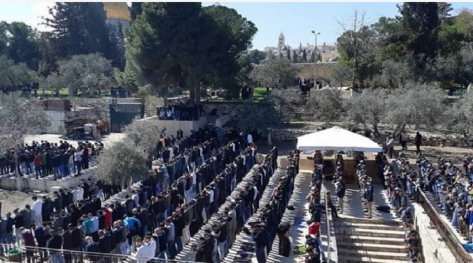 وسط تعزيزات عسكرية للإحتلال 40 ألف مصلٍ أدّوا صلاة الجمعة في الأقصى