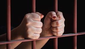 متحولة جنسيا اعتقلوها واحتاروا يسجنوها مع الرجال ام مع النساء؟