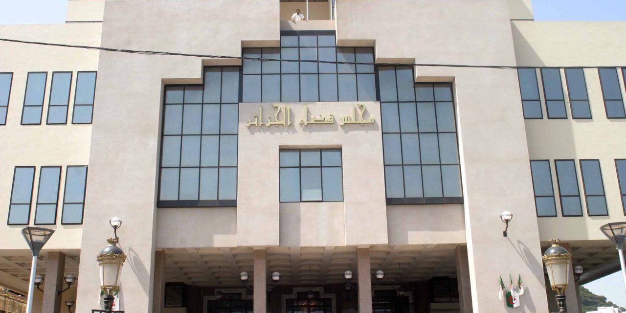 قضاة جزائريون يرفضون الاشراف على الانتخابات الجزائرية والسبب..