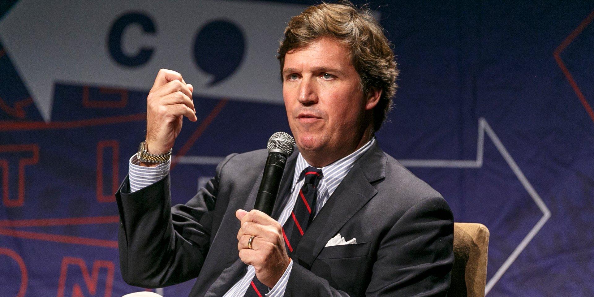 مذيع أمريكي يهاجم العراقيين وينعتهم بصفة غير لائقة