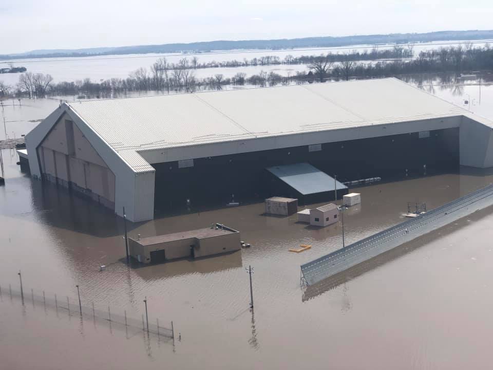 بالصور..غرق طائرات "يوم القيامة" الأمريكية