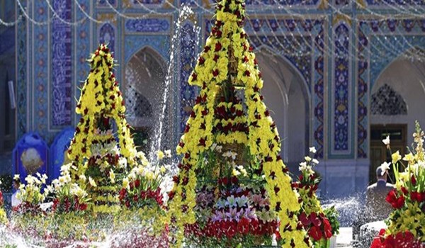 تزيين مرقد الامام الرضا عليه السلام بـ200 ألف زهرة