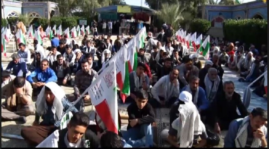 الايرانيون يتفقدون مناطق الحرب المفروضة في عيد النوروز + صور