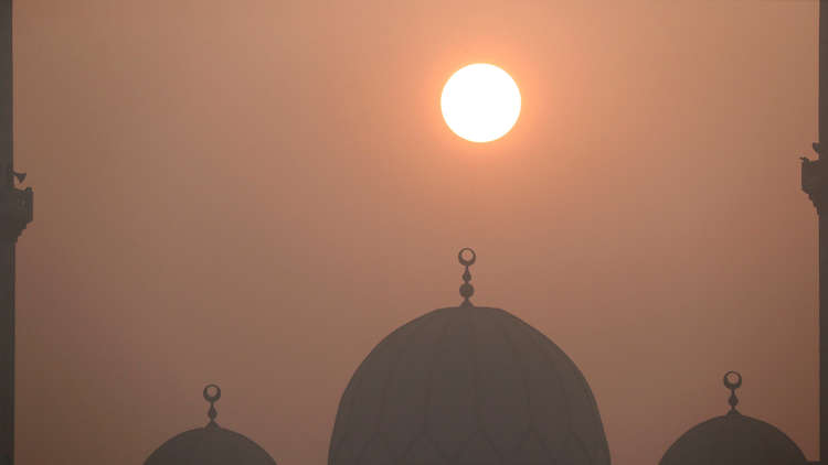 القضاء المصري يرفض تغيير موعد صلاة الفجر