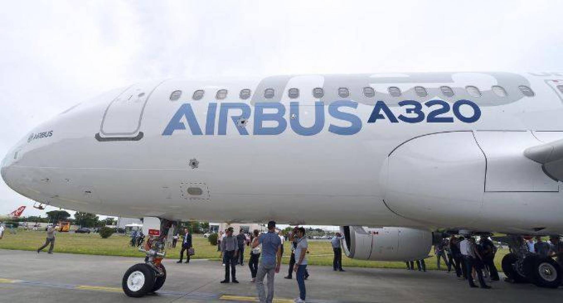 الصين تشتري 300 طائرة إيرباص من فرنسا بـ 35 مليار يورو