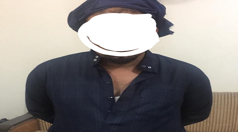 بالصور.. القبض على أب في النجف عذب طفليه ببشاعة