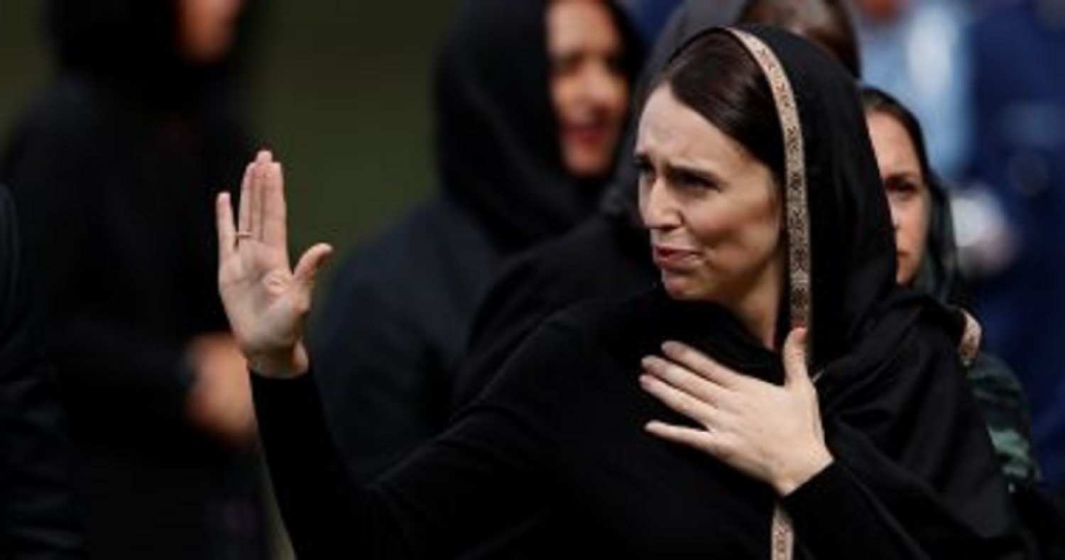 رئيسة الوزراء النيوزيلندية تحضر مراسم تأبين ضحايا مجزرة المسجدين