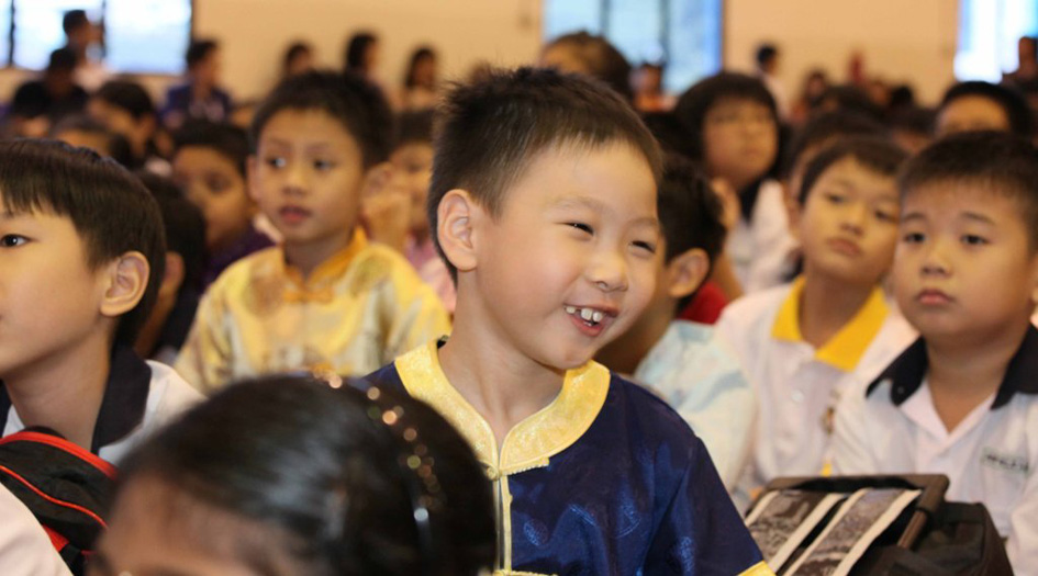 مدرس يسمم 23 تلميذ بالروضة والسبب صادم!