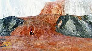 بالصور..حل لغز "شلالات الدم" بعد 100 عام