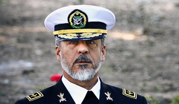 الاميرال سياري: الجيش الايراني والحرس الثوري يقفان جنبا الى جنب في التصدي لأي تهديد