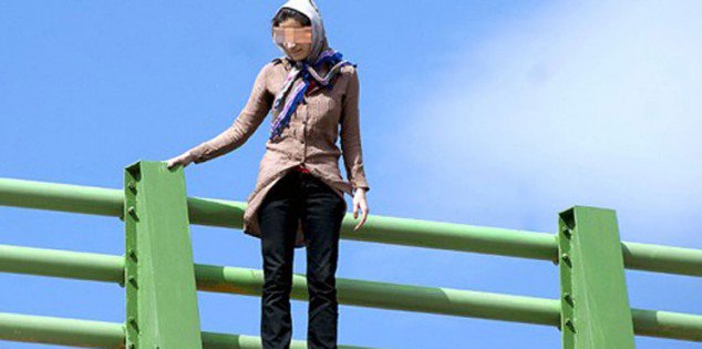 حاولت رمي نفسها من اعلى جسر المثنى وحصلت المفاجأة