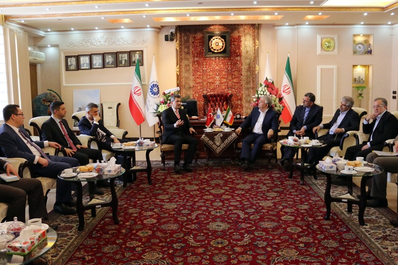 سفير: الحظر المفروض على ايران يساوي فرض الحظر على دول الجوار