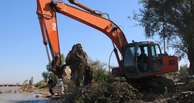 الحشد الشعبي ينقذ احدى قرى البصرة من الغرق