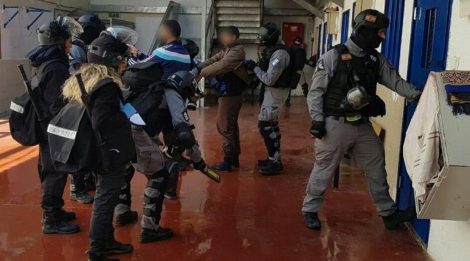 توثيق اعتداءات وحشية للاحتلال بحق الأسرى الفلسطينيين