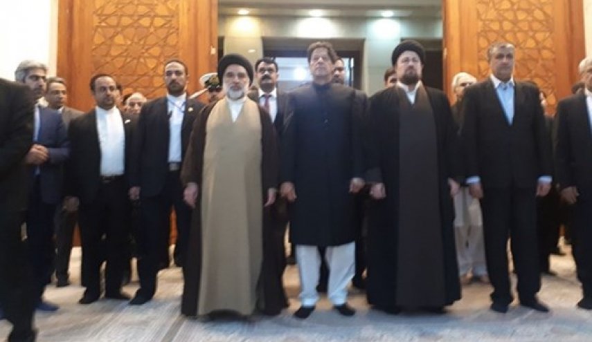 رئيس وزراء باكستان يزور مرقد الامام الخميني (رض)