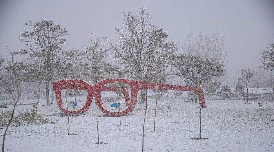 بالصور... تساقط ثلوج ربيعية في تبريز