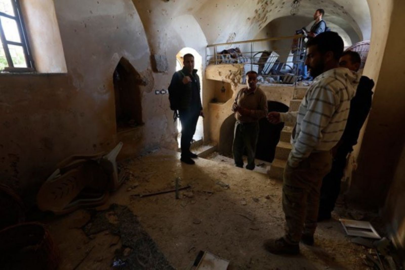 الاحتلال يهدم منزل الشهيد عمر ابو ليلى بالضفة الغربية 