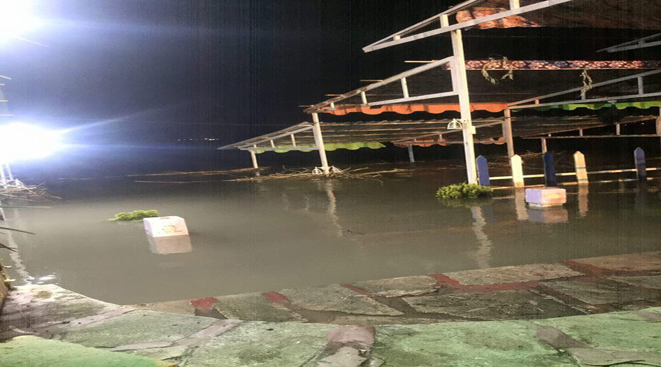 بالصور.. غرق الجزيرة السياحية في الموصل بالكامل