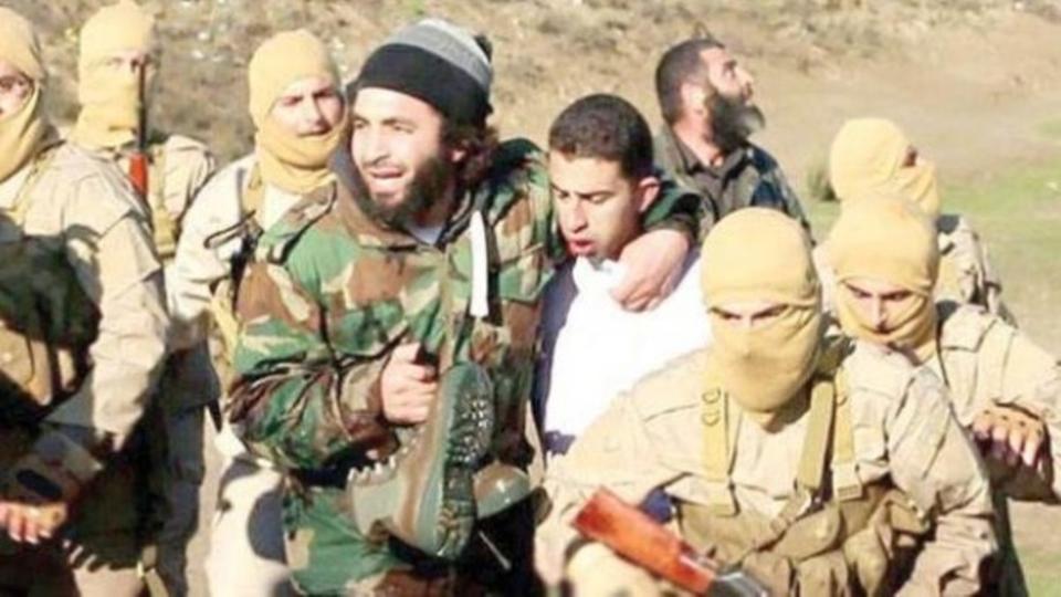 أهل الطيار الاردني الكساسبة الذي احرقه داعش يطالبون بلقاء حارقه
