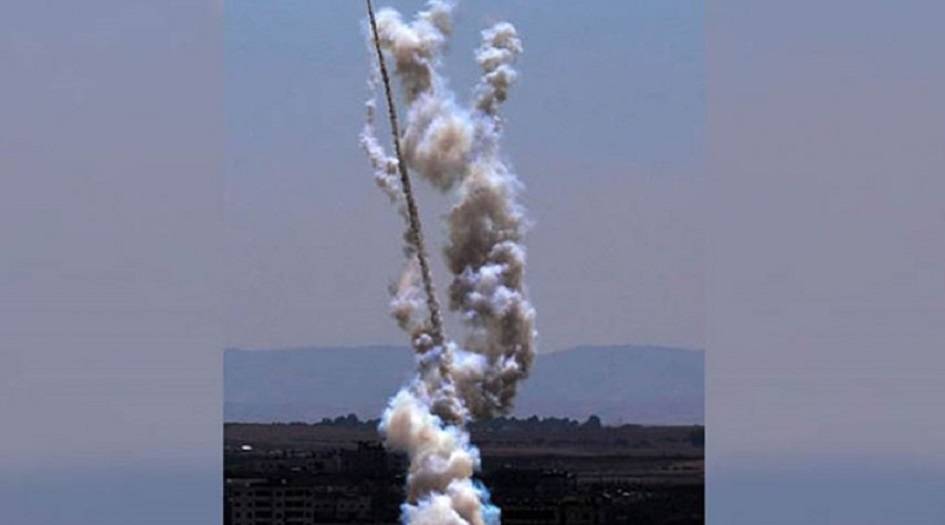 لأول مرة...المقاومة الفلسطينية تقصف مدينة ديمونا بالنقب المحتل