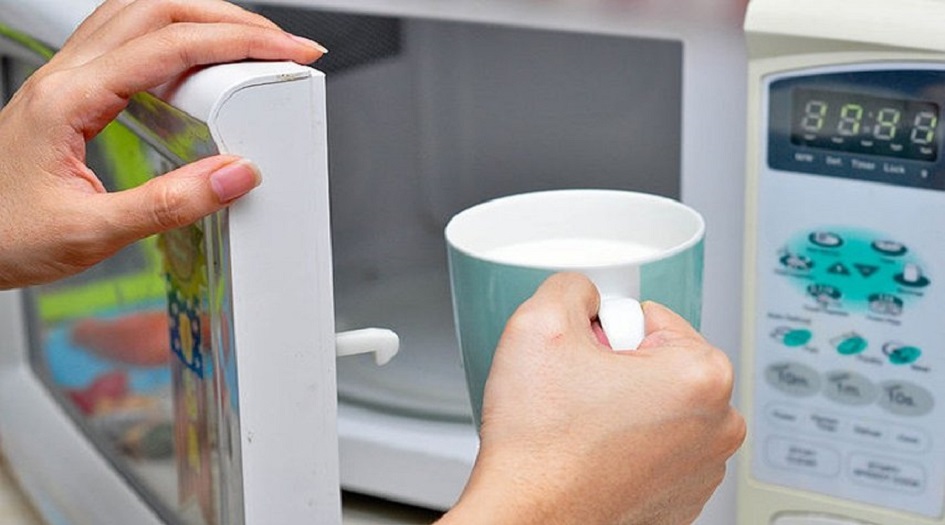 لا تضع هذه الأشياء بالميكروويف!