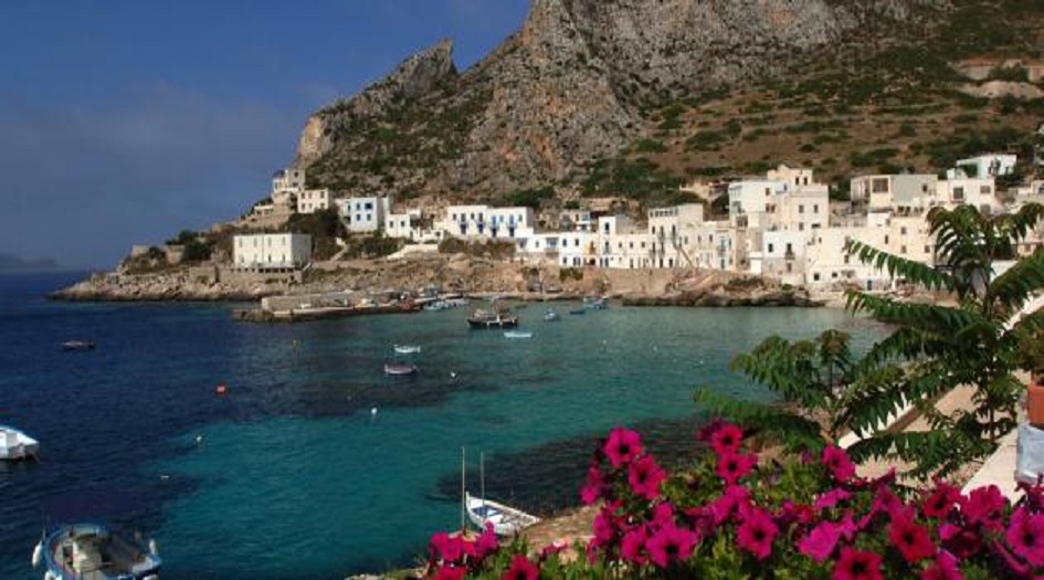 ما هو "ذهب صقلية الأخضر" الذي تحرسه الشرطة؟