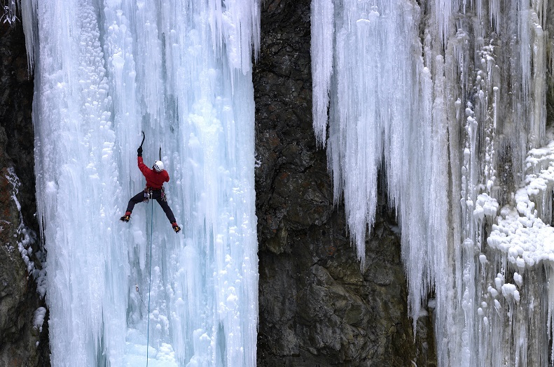 العثور على جثة متسلق جبال إسباني مفقود منذ 30 عاما