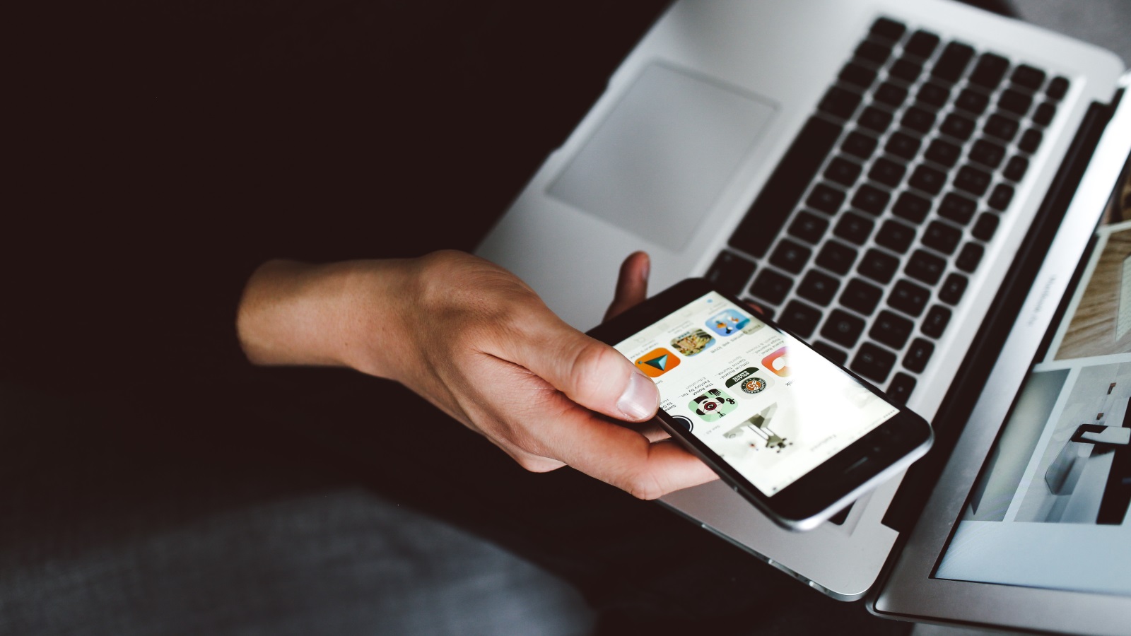 كيف يمكن لهاتفك التجسس عليك؟