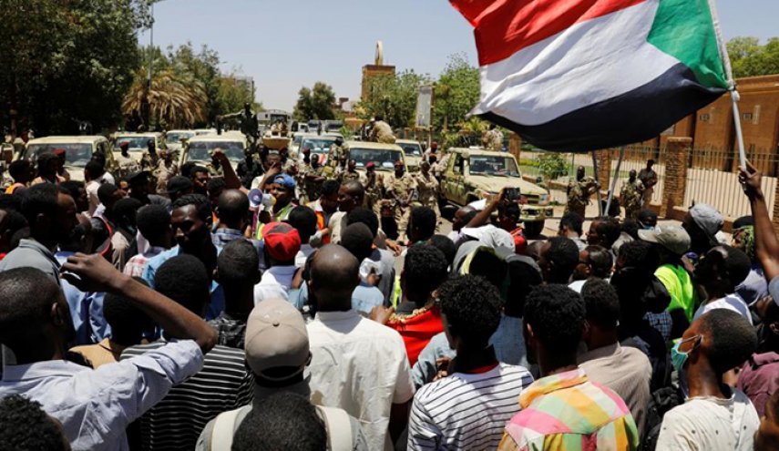 المجلس العسكري يلغي تجميد أنشطة نقابات السودان المهنية