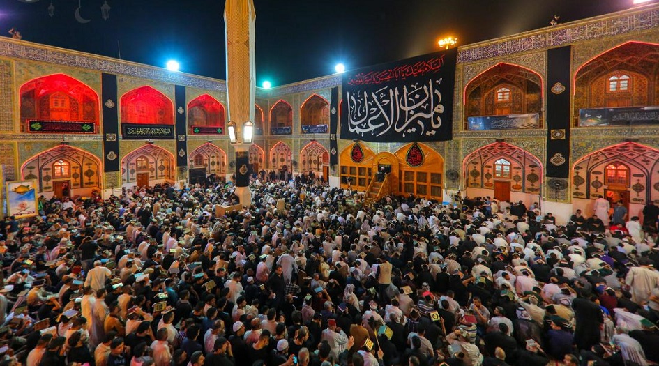 الايرانيون يحيون ليلة القدر المباركة بالدعاء برد كيد المتآمرين