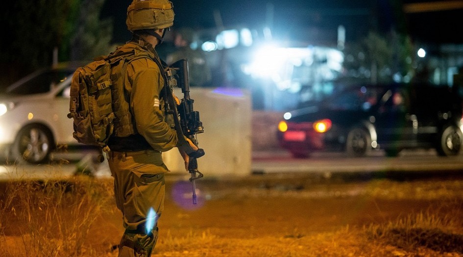 اعتقالات بالضفة تطال 17شاباً بينهم طلبة وأسرى محررين