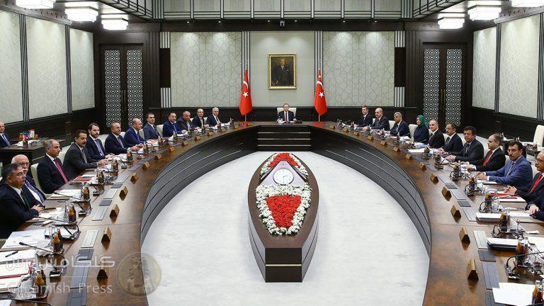 مسؤول سعودي يكشف عن دولة عدوة للسعودية ويدعو لمقاطعتها