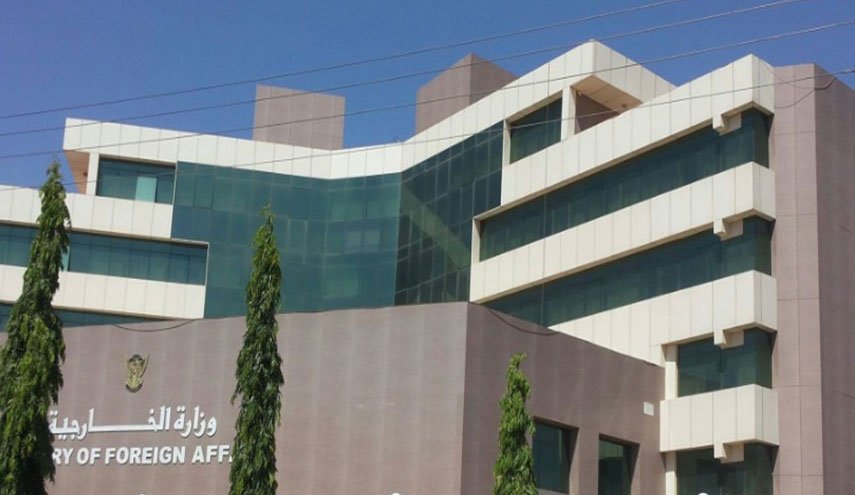 الخرطوم تؤكد استدعاء سفيرها لدى الدوحة وتغلق مكتب 