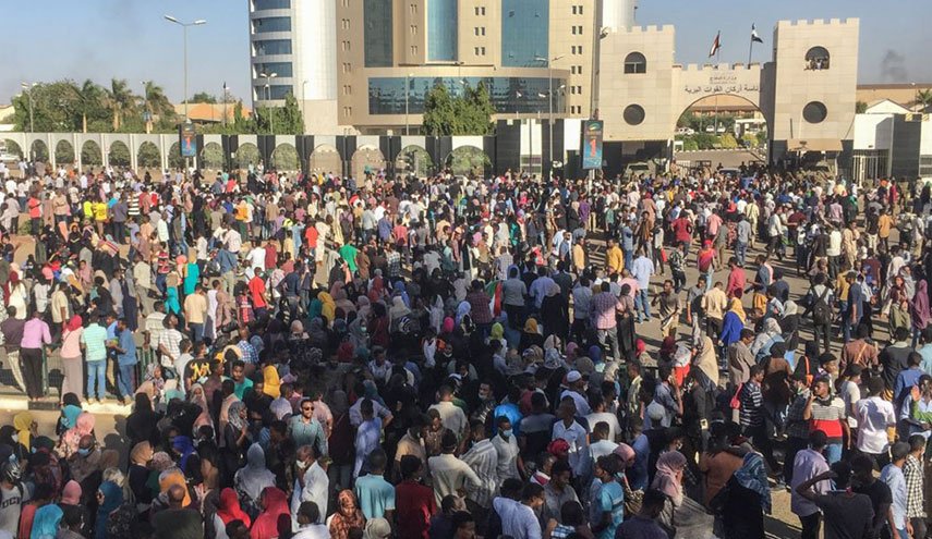 قوى التغيير بالسودان تتهم العسكر بإشعال نار العنف