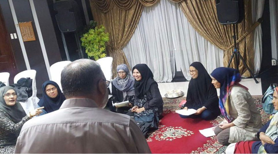 بالصور...تنظيم دورة قرآنية نسوية في الفلبين