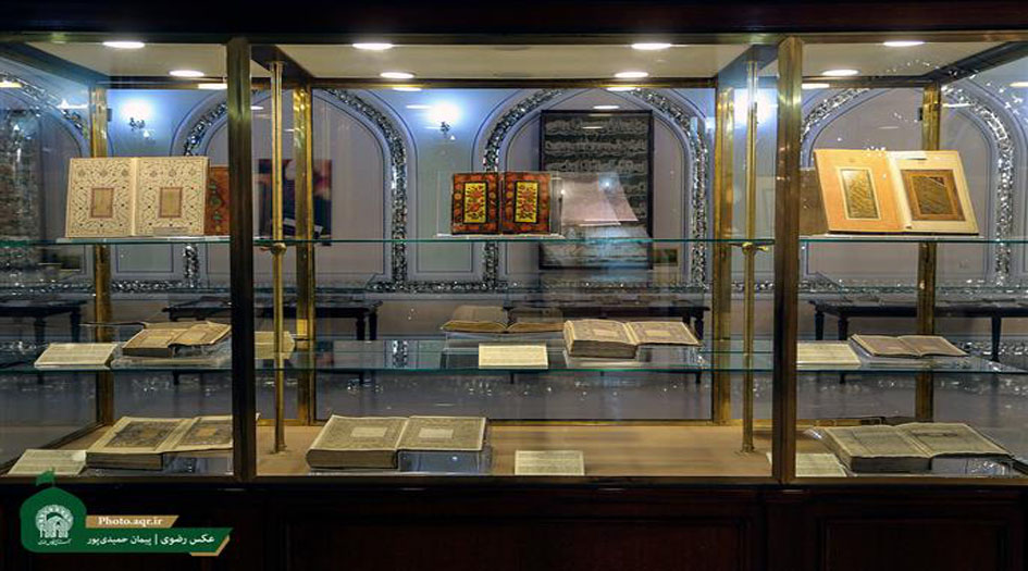 عرض أكبر وأصغر مصحفين خطيين في العالم بمتحف القرآن الكريم في مشهد