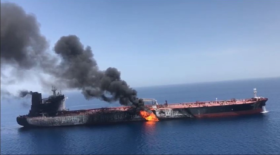 الجيش الايراني شارك جوا وبحرا بعمليات اغاثة ناقلتي النفط 