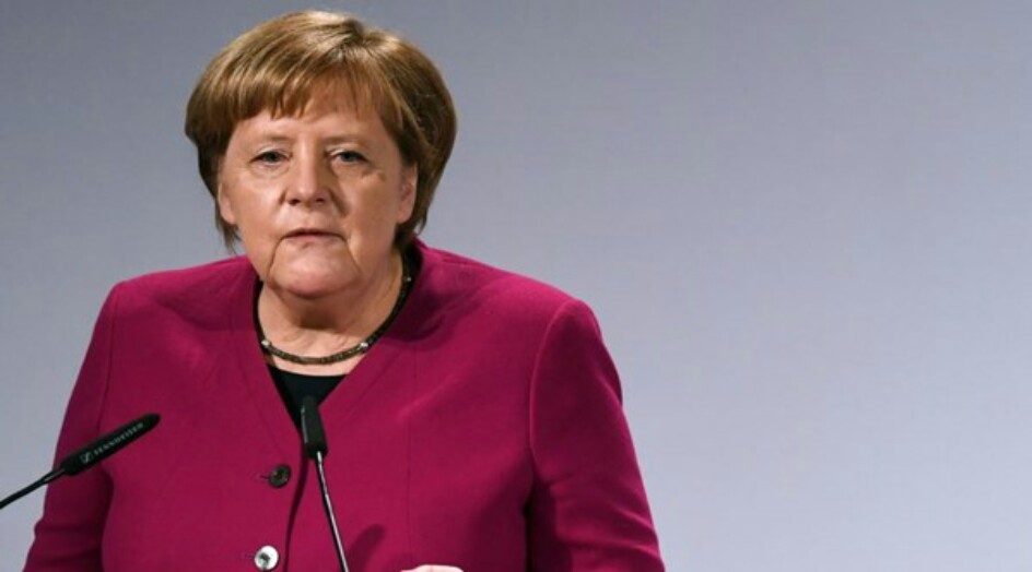 ميركل تحث على التوصل إلى حل سياسي مع إيران