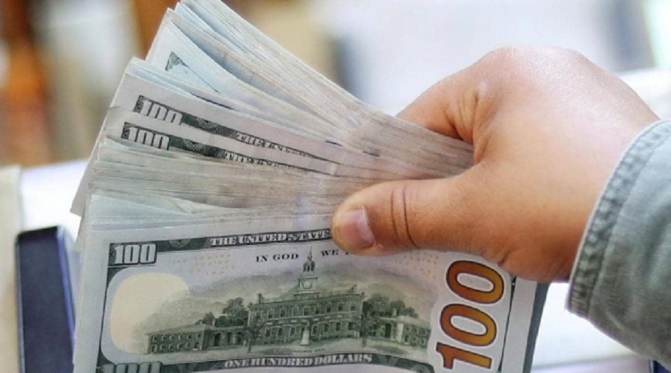 الدولار يتراجع بعد أكبر خسارة في 4 أشهر