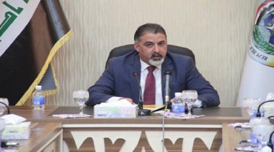 مواطنون يتعرضون للابتزاز في وزارة العمل العراقية.. وهذا رد الوزير