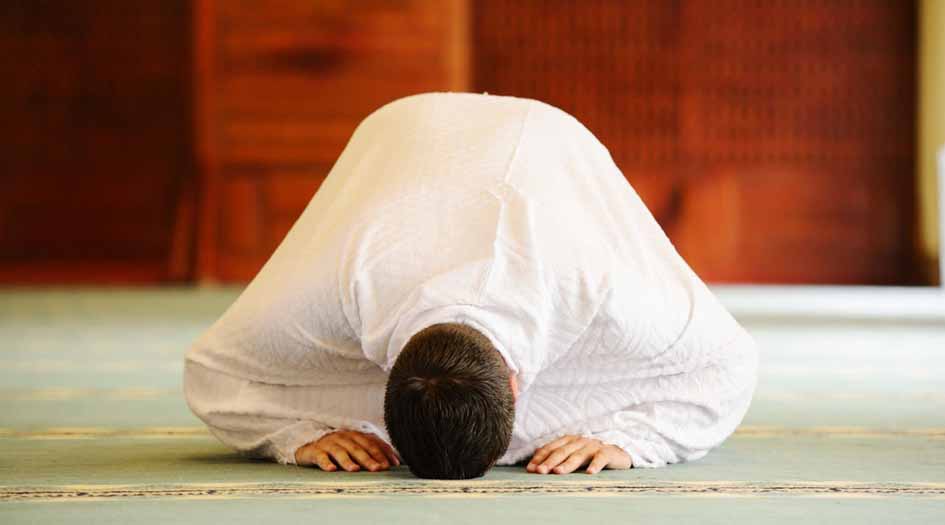 الإمام الصادق عليه السلام يعلمنا الصلاة الصحيحة