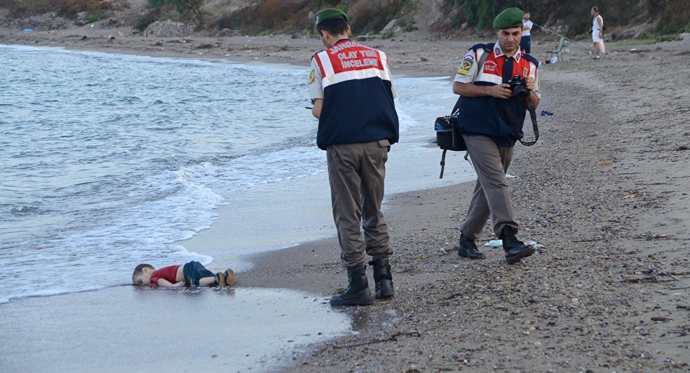 رد اسرة الطفل السوري الغريق على انتاج فيلم حول مأساته 