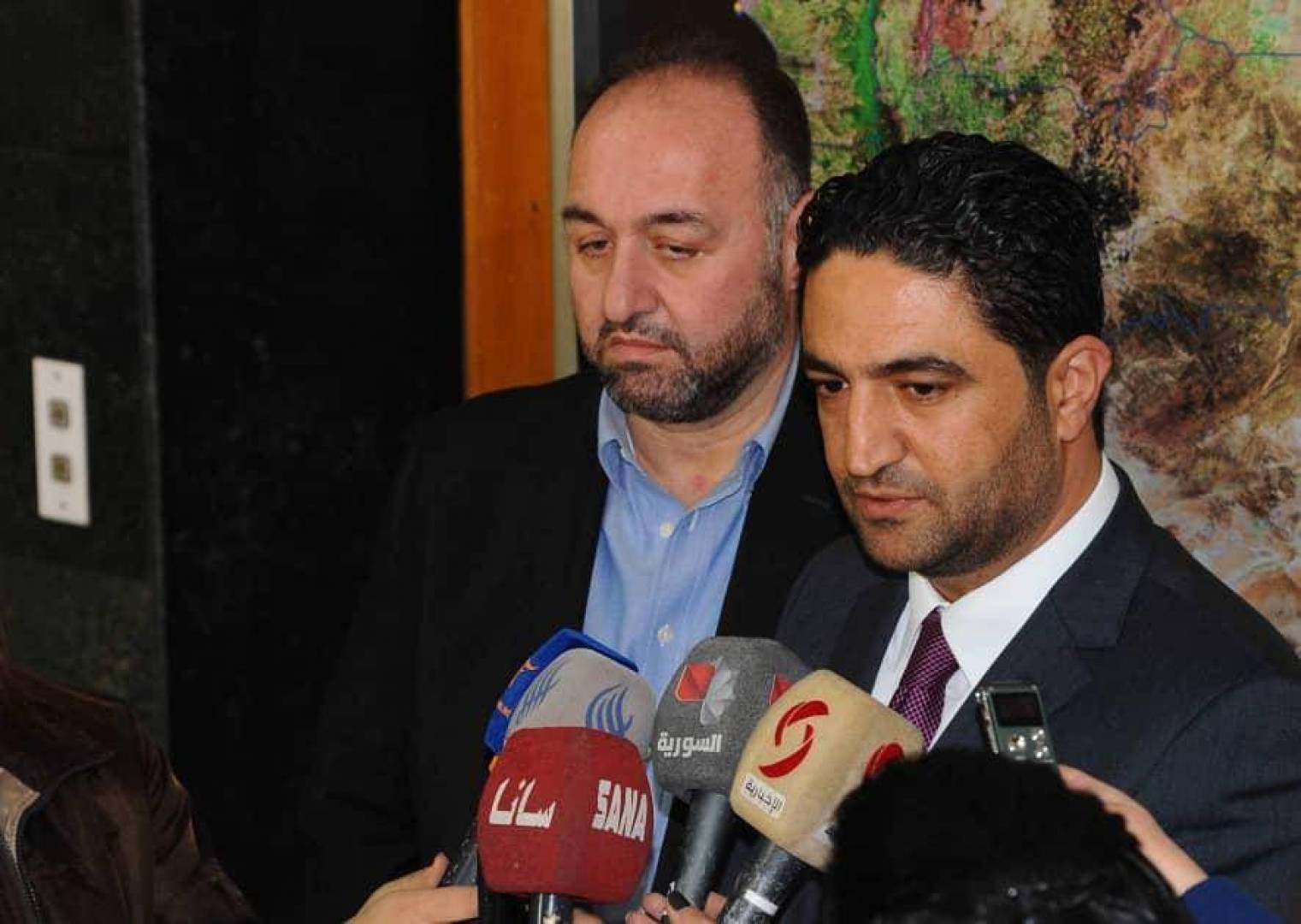 إطلاق نار على موكب وزير وإصابة 3 من مرافقيه