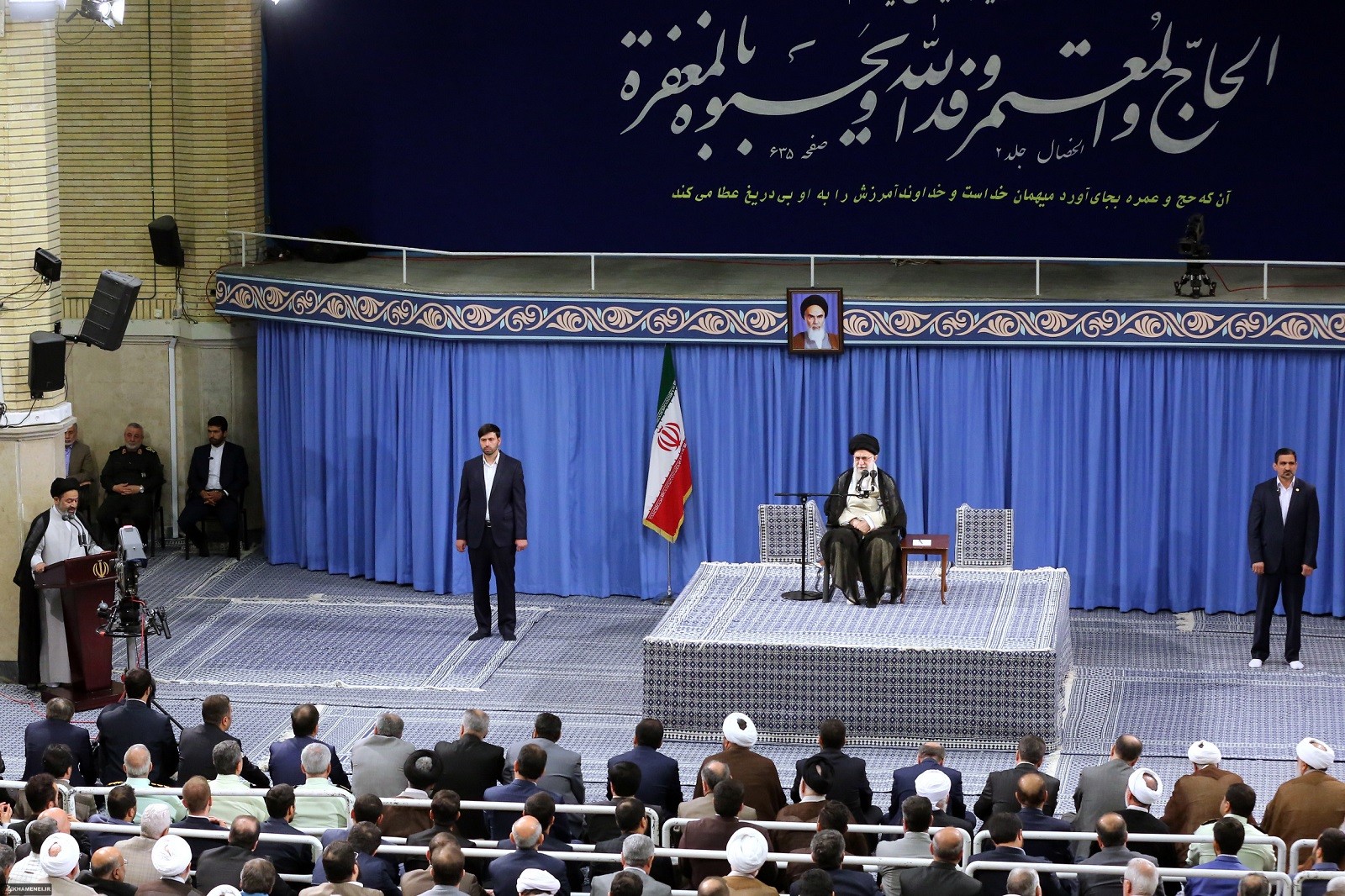 قائد الثورة يستقبل القائمين على شؤون الحج