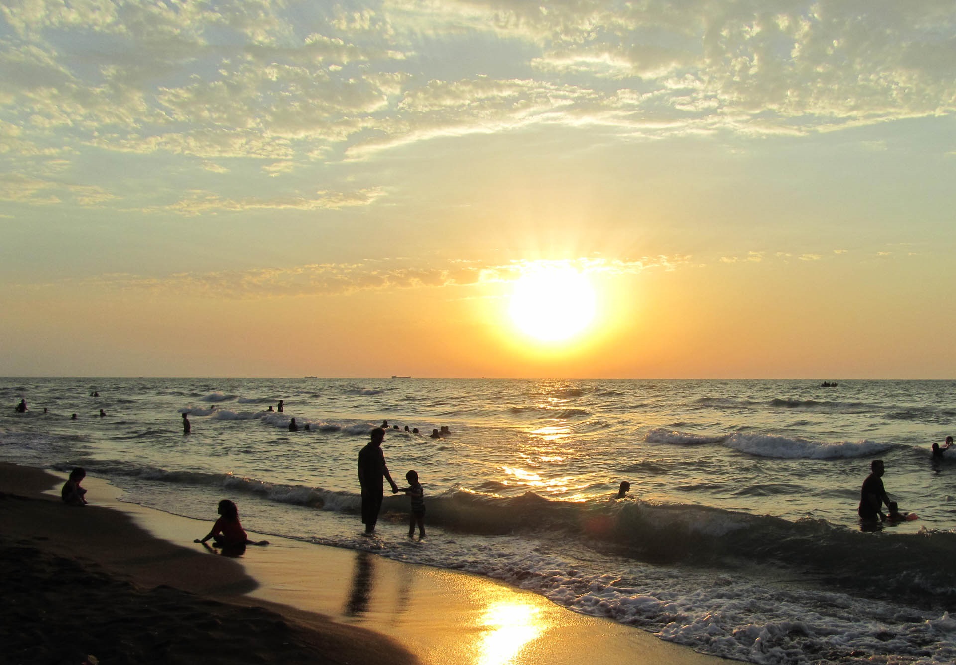 بحر خـزر.. سحر وروعـة وخيال لا يمكن وصفه