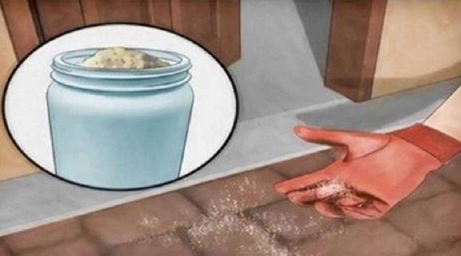 رش الملح أمام بابكم وحول منزلكم.. لهذا السبب !!