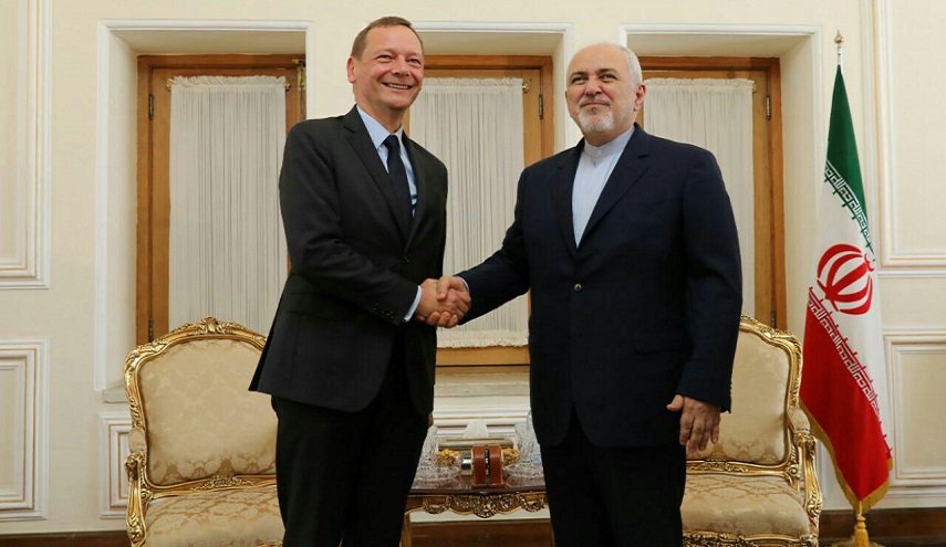 مستشار الرئيس الفرنسي يلتقي وزير الخارجية الايراني