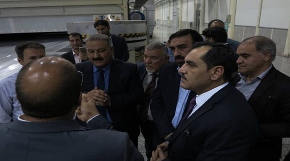 وزير الصناعة العراقي يزور وحدات صناعية وسط ايران