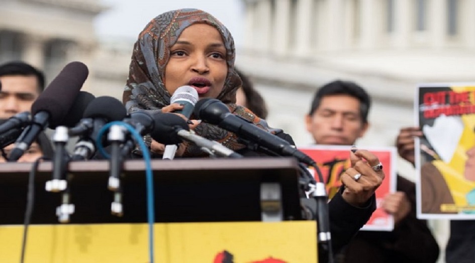 النائبة بالكونغرس الأمريكي إلهان عمر تصف ترامب بـ"العنصري والفاشي"